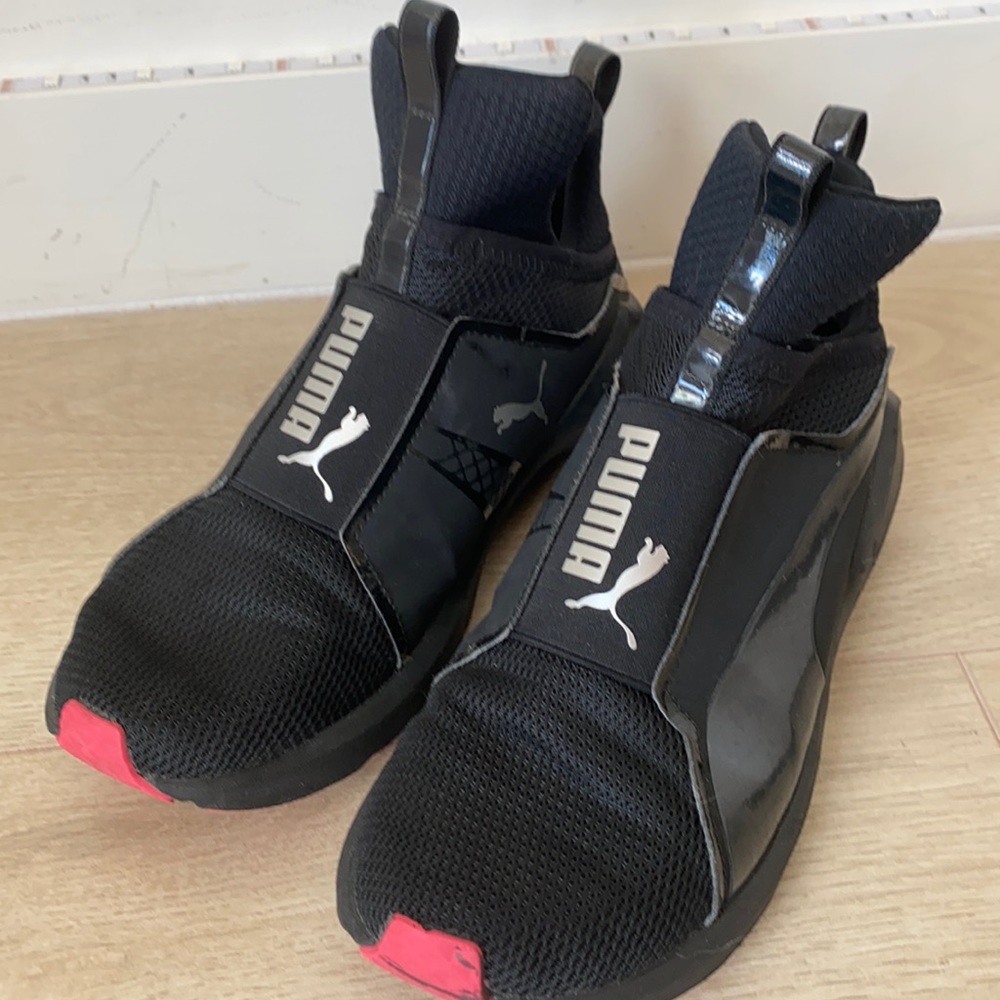 Black high top puma shoes